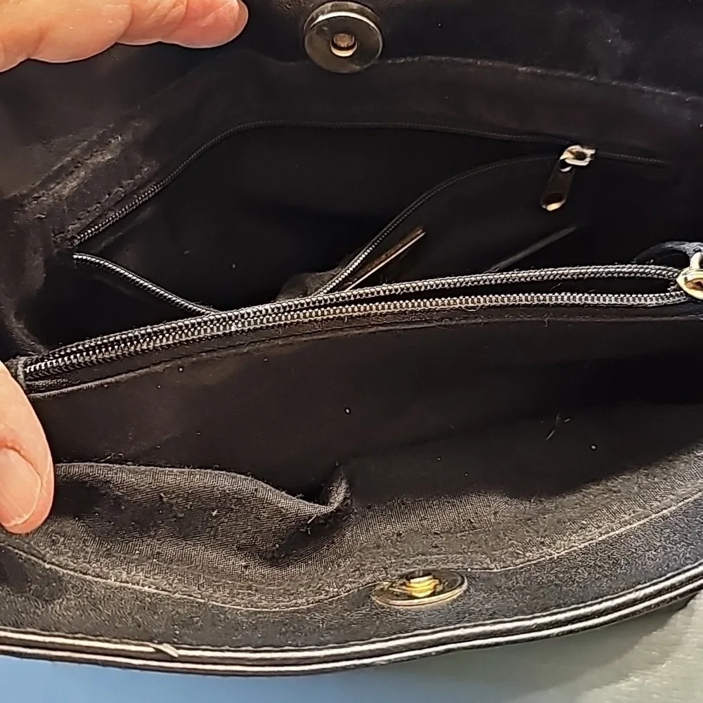GIANI BERNINI BLACK LEATHER, vintage bag. 2 handles.‎ One outside zipper …